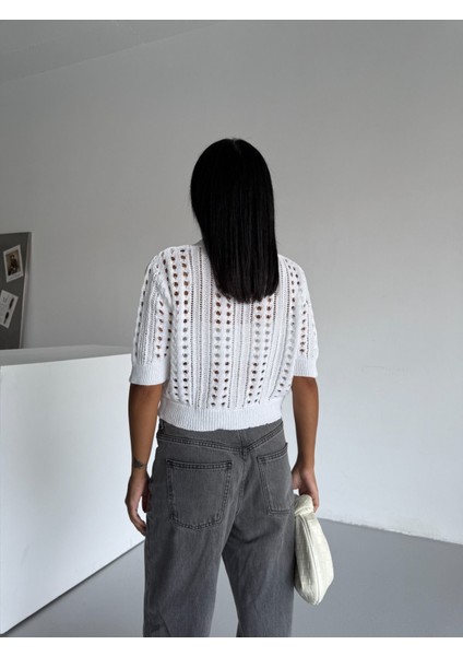 Kısa Kollu Ajurlu Desen Düğme Detaylı %100 Pamuk Crop Hırka indirimleri