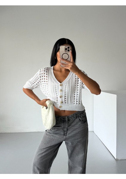 Kısa Kollu Ajurlu Desen Düğme Detaylı %100 Pamuk Crop Hırka