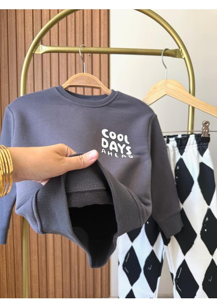Unisex Çocuk Pamuklu Siyah Yazı Baskılı Sweatshirt ve Desenli Bermuda Takım modelleri