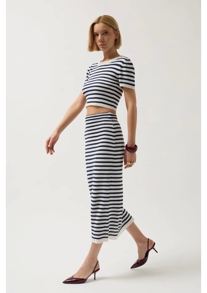 Çizgili Bisiklet Yaka Crop fırsatları