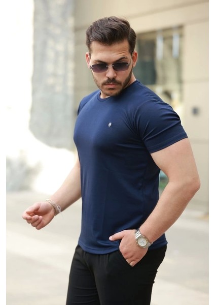 Erkek Bisiklet Yaka Arma Detaylı Basic Kısa Kollu Tişört fiyatları