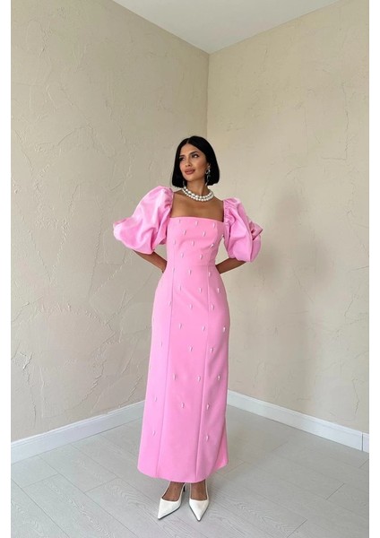 Pembe Işlemeli Kolu Garnili Elbise