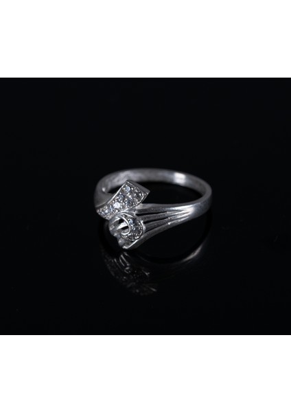 Beyaz Zirkon Taşlı 925 Ayar Gümüş Kadın Yüzük Parmağa Göre Ayarlanır Tek Ebat Mevcut 2.15 gr modelleri