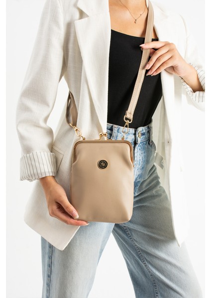 Kadın Burslu Gold Aksesuarlı Ayarlanabilir Çapraz Askılı Suni Deri Omuz ve Çapraz Çanta fırsatları