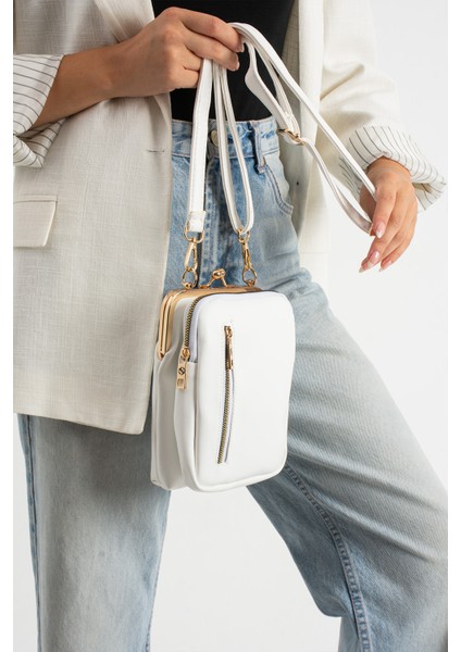 Kadın Burslu Gold Aksesuarlı Ayarlanabilir Çapraz Askılı Suni Deri Omuz ve Çapraz Çanta fırsatları