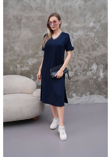 Kadın Kristal Kumaş Şerit ve Yırtmaç Detaylı V Yaka Midi Boy Elbise