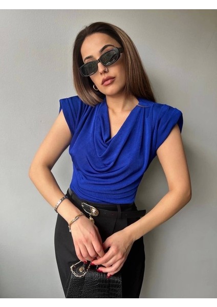 Kadın V Yaka Vatka Detay Kolsuz Dökümlü Bluz