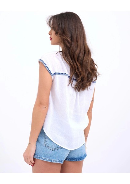 7162 Bluz-Beyaz indirimleri