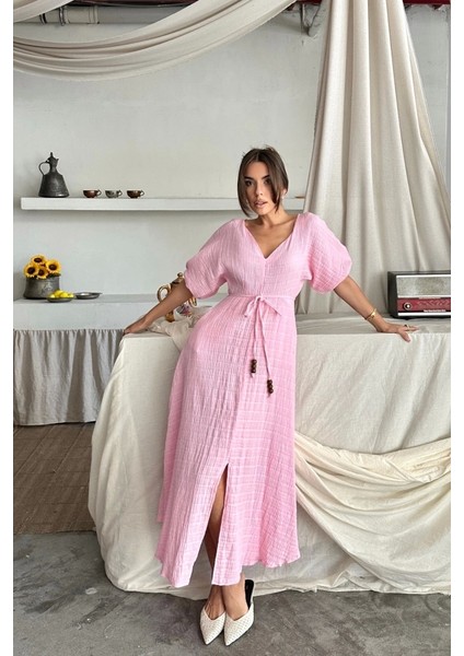 V Yaka Bel Boncuk Bağlamalı Müslin Elbise Yırtmaç Detaylı - Pembe fırsatları