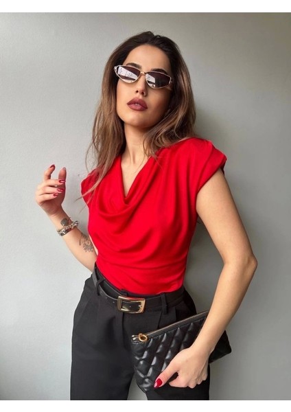 Kadın V Yaka Vatka Detay Kolsuz Dökümlü Bluz fırsatları