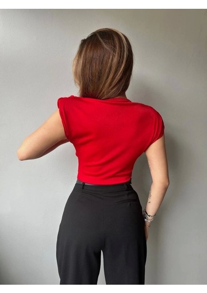 Kadın V Yaka Vatka Detay Kolsuz Dökümlü Bluz indirimleri