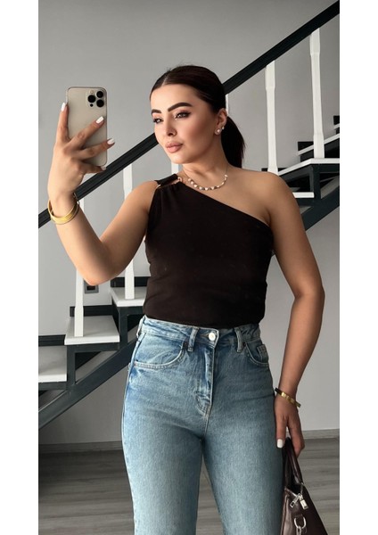 Acı Kahve Tek Omuz Aksesuar Detaylı Bluz