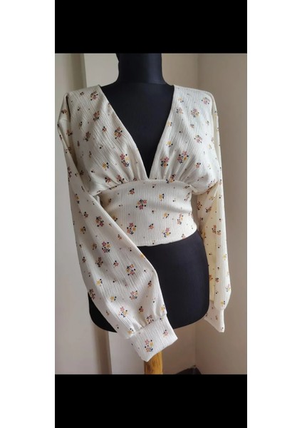 Çiçekli Sırt Dekolteli Arkadan Bağlamalı Bluz