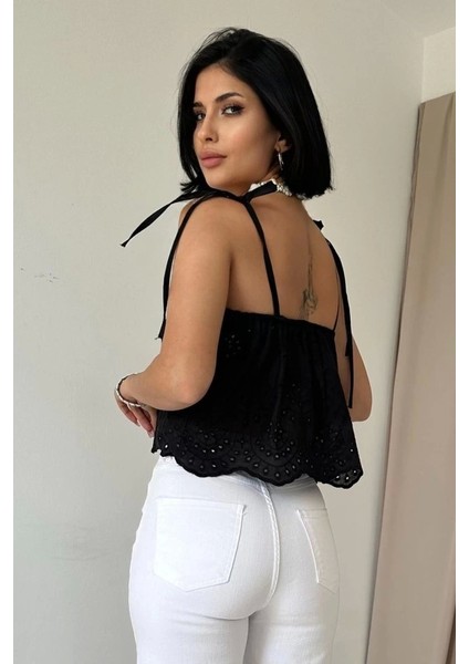 Siyah Bağcıklı Brode Bluz fırsatları