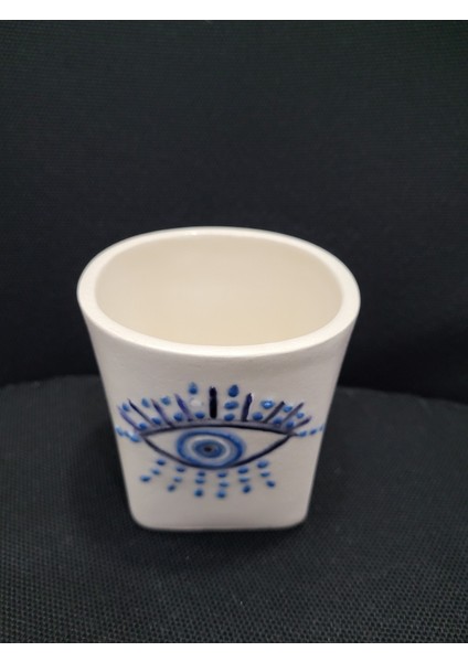 Beyaz Seramik Kare Formlu Dekoratif Bardak – El Işçiliği ile Işlenmiş