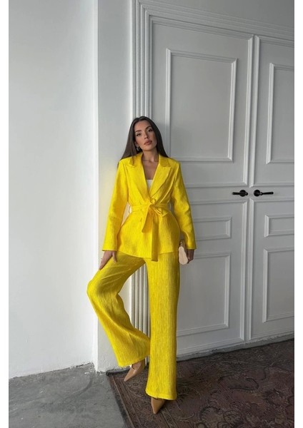 Neon Beli Kuşaklı Ceket ve Pantolon Parlak Takım modelleri