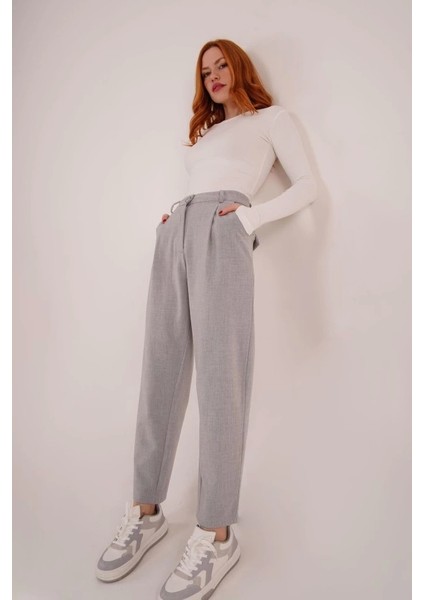 Kapama Cep Detaylı Gri Pantolon
