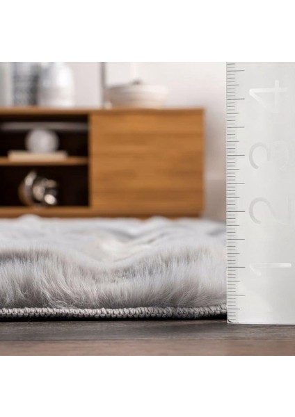 Dekoratif Gri Peluş Halı – Kaymaz, Kolay Temizlenen, Yumuşak Dokulu fırsatları