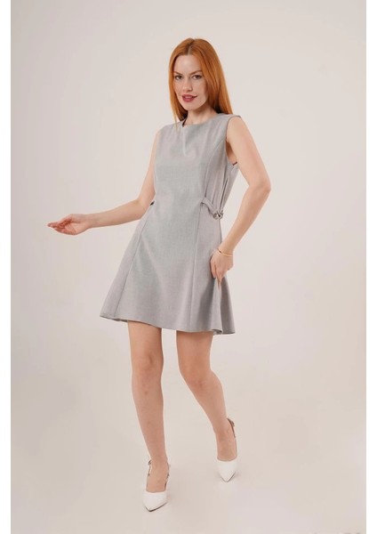 Yanları Zincir Detaylı Sıfır Kol Gri Mini Elbise fiyatları