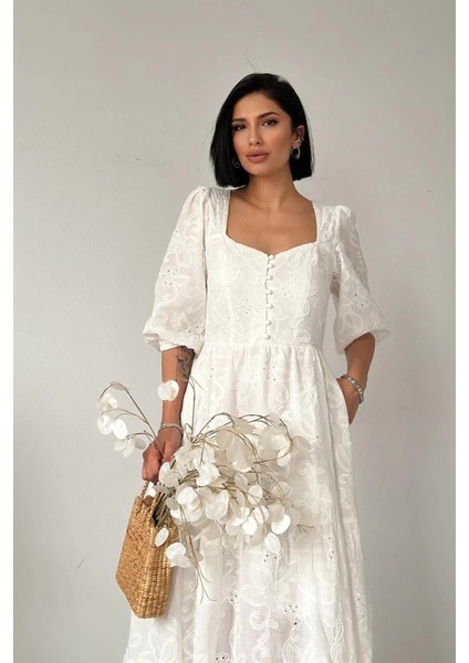 Beyaz Düğmeli Brode Elbise fiyatları