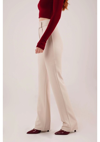 Cırt Kapama Detaylı Krem Pantolon fırsatları