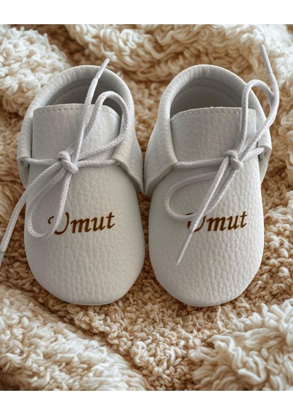 Bebeğinize Özel Beyaz Bağcıklı Ayakkabı