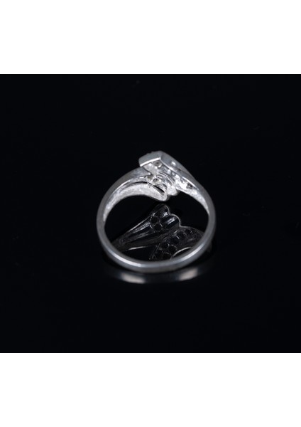 Beyaz Zirkon Taşlı 925 Ayar Gümüş Kadın Yüzük Parmağa Göre Ayarlanır Tek Ebat Mevcut 2.15 gr fırsatları