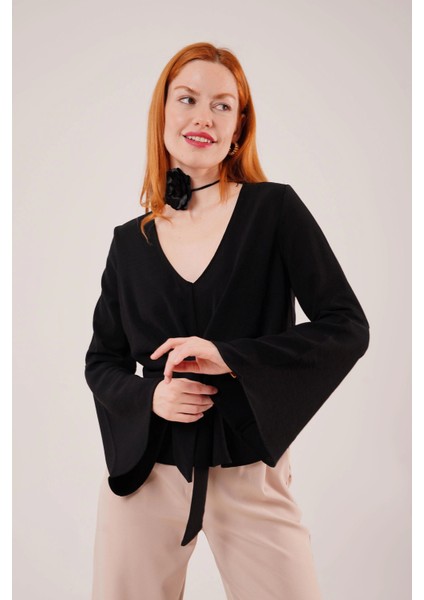 Ön Bağlamalı Volan Kol Siyah Bluz fırsatları