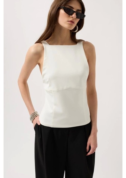 Sırt Kurdele Detay Bluz