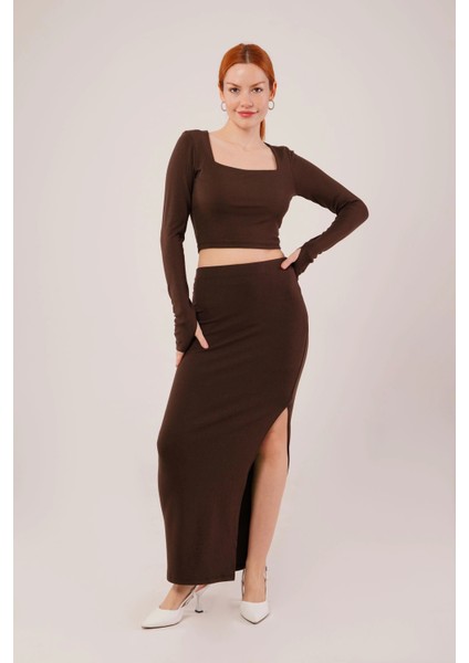 Kare Yaka Bluz ve Yırtmaç Detaylı Etek Ikili Kahverengi Takım