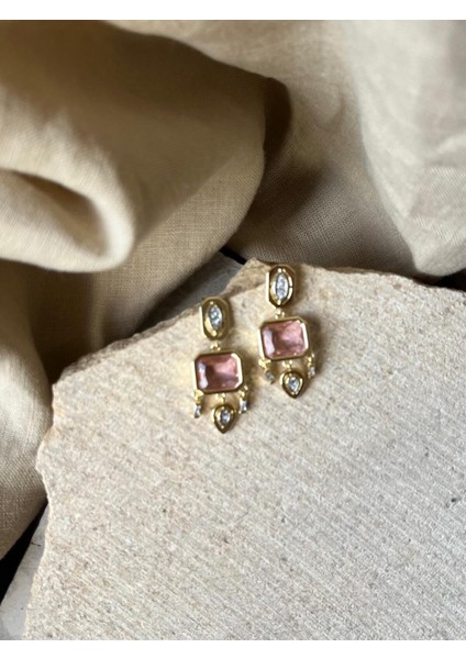 Pembe Taşlı Altın Renkli Küpe