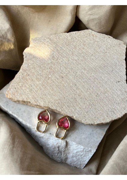 Kırmızı Kalpli Kilit Desenli Küpe