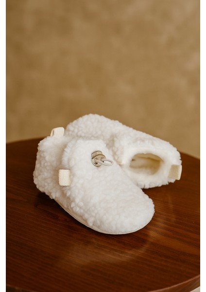 Peluş Astarlı ve Yüzeyli Ayarlanabilir Lastikli Kaydırmaz Taban Bebek Pandufu, Ev Patiği fiyatları