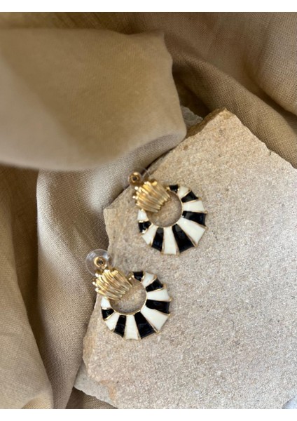 Siyah Beyaz Renkli Küpe fiyatları