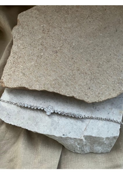 Taşlı Yoncalı Gümüş Renkli Ince Bileklik