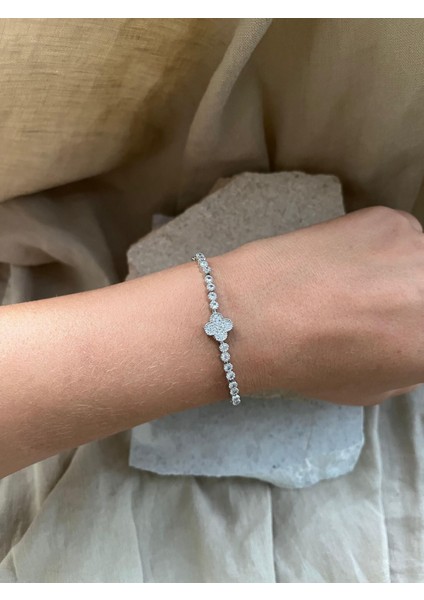 Taşlı Yoncalı Gümüş Renkli Ince Bileklik modelleri