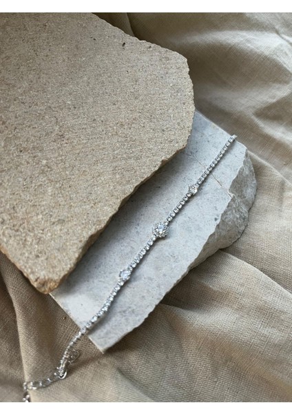 Taşlı Gümüş Renkli Ince Bileklik modelleri