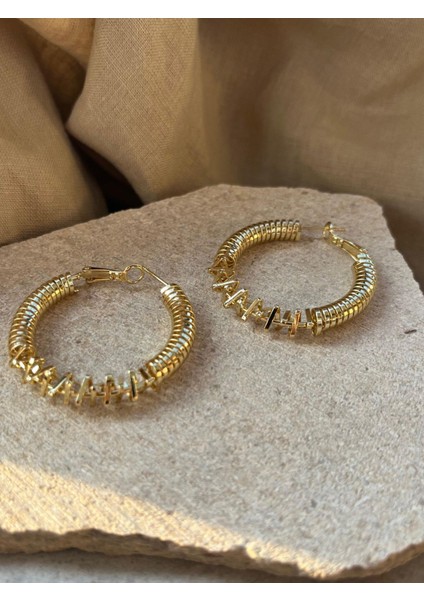 Altın Renkli Yaylı Küpe