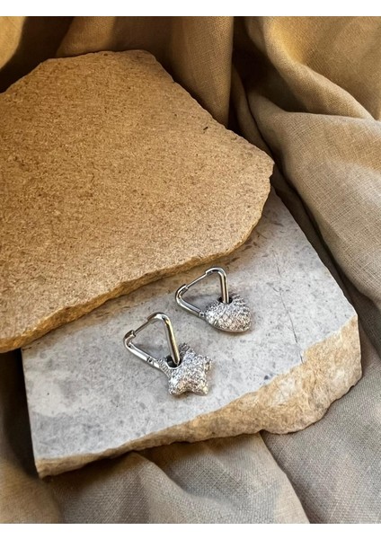 Gümüş Renkli Taşlı Kalpli Küpe fiyatları