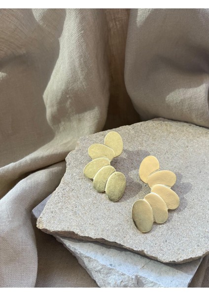 Altın Renkli Sıralı Yaprak Küpe