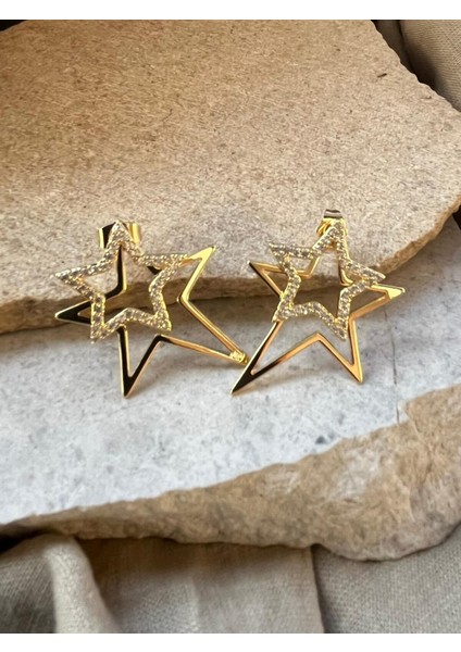 Altın Renkli Taşlı Iki Yıldızlı Küpe