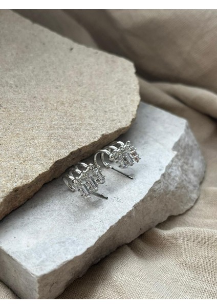 Gümüş Renkli Taşlı Çoklu Görüntülü Küpe