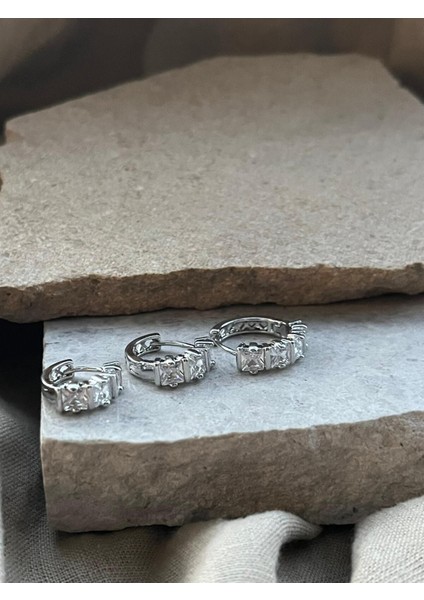 Gümüş Renkli Sıralı Taşlı Üçlü Küpe