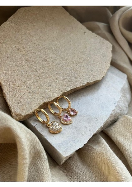 Altın Renkli Kalpli Taşlı Üçlü Küpe