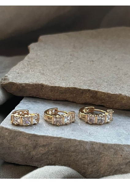 Altın Renkli Sıralı Taşlı Üçlü Küpe