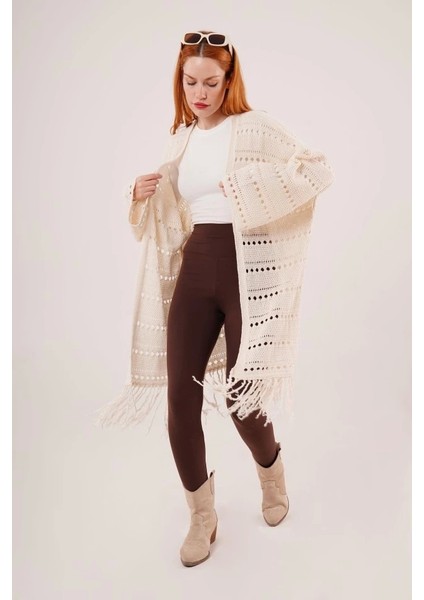 Delikli Geçişli Püskül Detay Uzun Triko Krem Hırka fırsatları