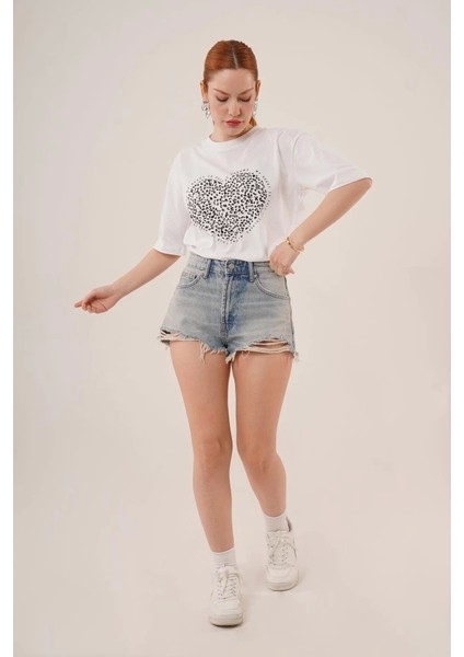 Kalp Baskılı Crop Beyaz Tişört fırsatları