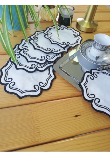 Clover Kahve Sunum Peçetesi – Şans ve Zarafet