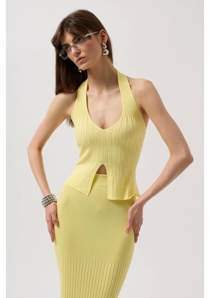 V Detay Dokulu Crop Bluz