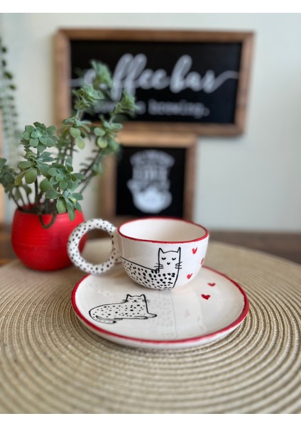 Cat / Kedili Kırmızı Kalpli El Yapımı Seramik Fincan Tabak
